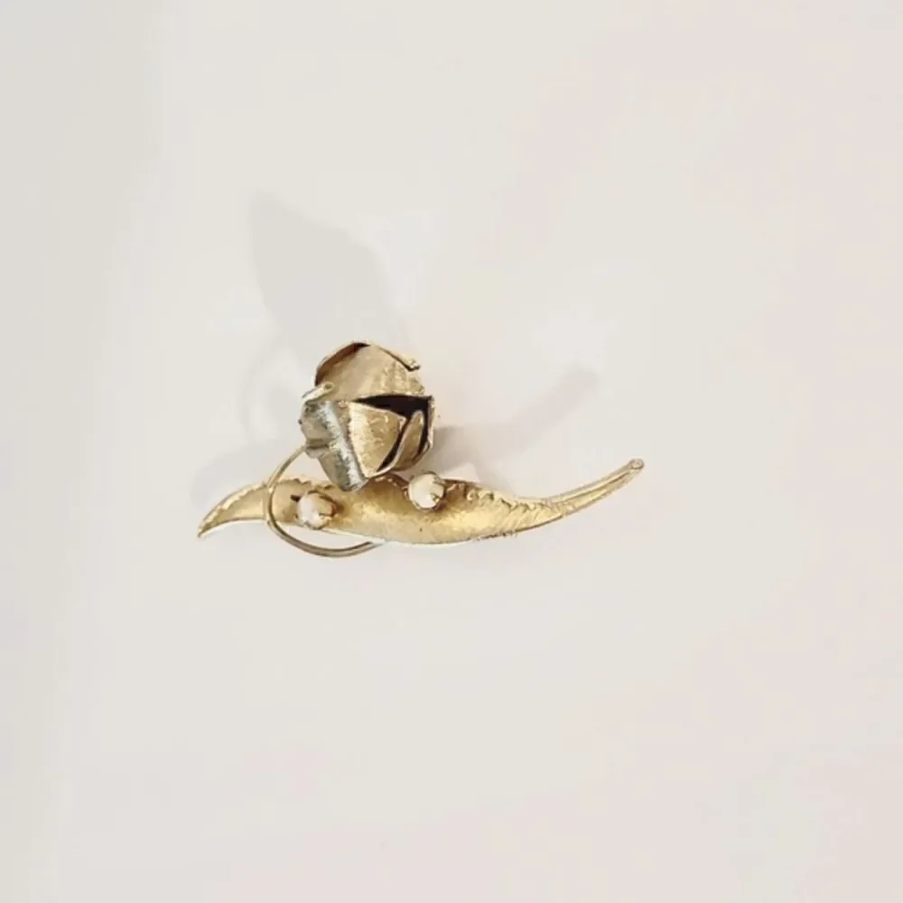 Vintage gold pearl  flower brooch